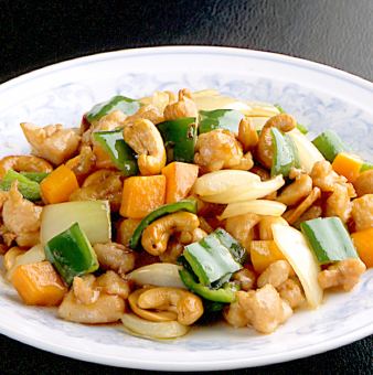 Stir-fried chicken and cashew nuts