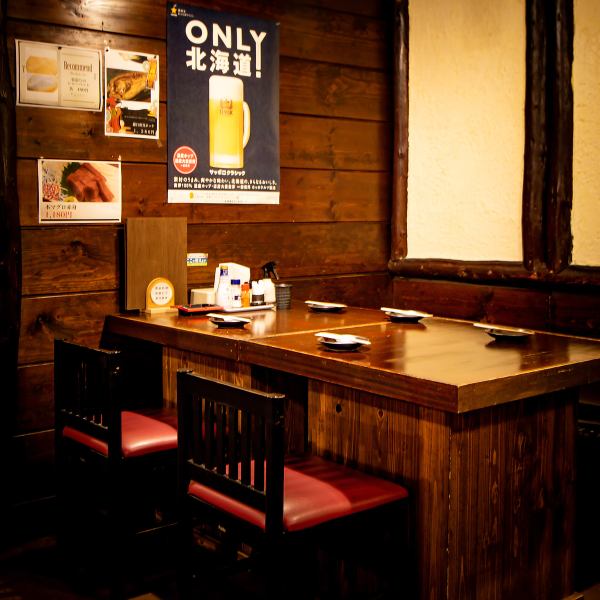 No matter who you come with, you can have a fulfilling time in the warm interior, which is based on wood grain.We also have tables with partitions, so when you come with your family or friends, you can enjoy your meal without worrying about your surroundings.