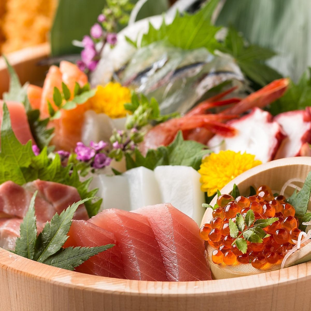 少人数向け個室多数！産地直送の鮮魚をそろえております！