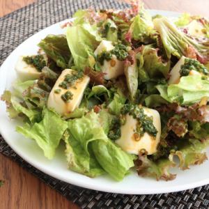 豆腐のゴマドレサラダ