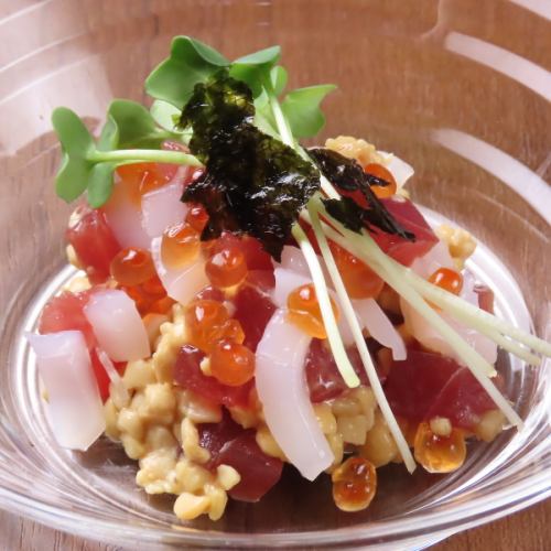 マグロ烏賊納豆イクラ乗せ
