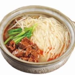 麻辣牛肉土鍋煮込み麺