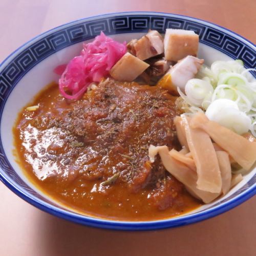 【スパイスカレーまぜそば】 香り際立つ一品　950円税込