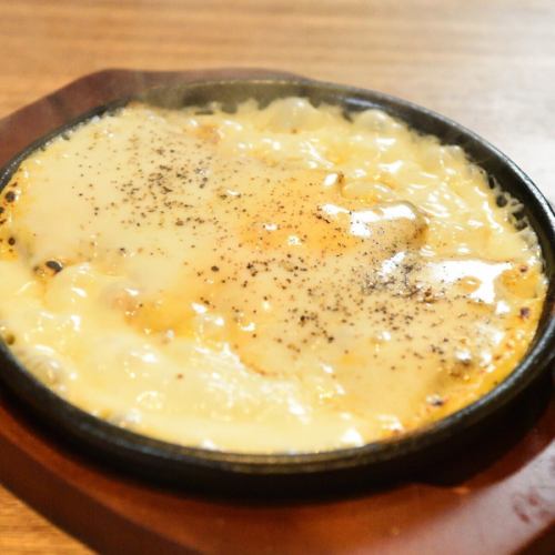 NO.3 とろ～リ 鉄鍋チーズ餃子