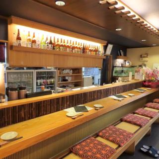 お一人様でもお気軽にご利用いただけるカウンター席。会社帰りのサク飲みなど、フラッとお気軽にお立ち寄りください♪当店自慢の和食料理をたっぷり堪能し、至福のひとときを！
