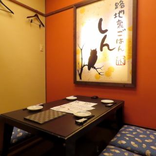 調節可能なテーブル席。各人数・シーンに合わせて使いやすい！プライベート飲み会・各種宴会など様々なシーンでご利用ください♪
