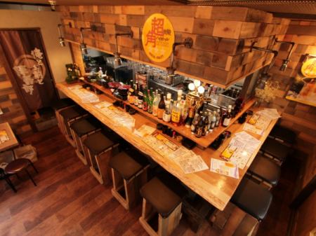 Feel free to sit at Jingoro's counter seats♪ Single customers are welcome...You can enjoy a wide range of dishes, from carefully selected yakitori to a la carte menus.
