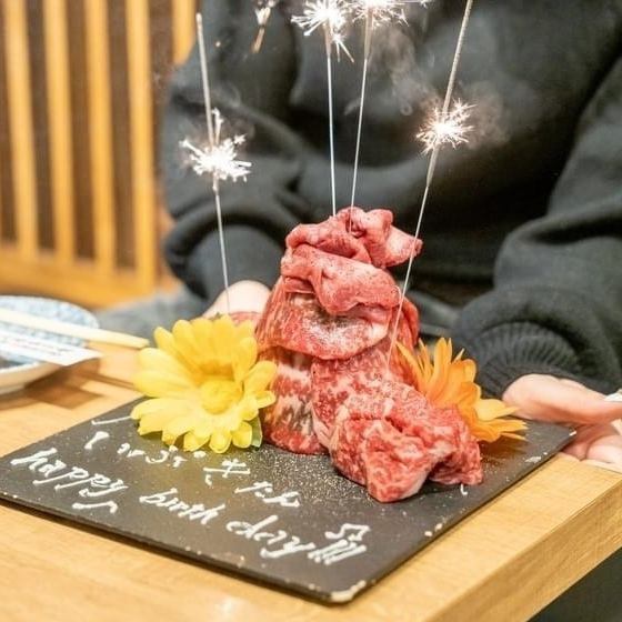 We can provide celebratory surprises for loved ones such as meat cakes and plates♪