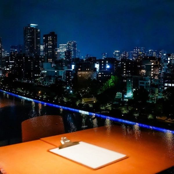天満橋のパノラマ夜景を眺められる特別なお席でのお食事は、大切な方との接待や記念日ディナーに最適◎眼下に広がる春の桜に迫力満点の夏の花火！四季折々に変化する素敵な景色を眺めながら、落ち着いた雰囲気の店内で味わう厳選されたメニューの数々♪思い出に残る一夜をさらに盛り上げること間違いなしです。