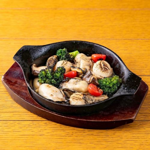 牡蠣と帆立、キノコのバターソテー