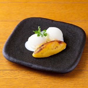 スイートポテトのバニラアイス添え