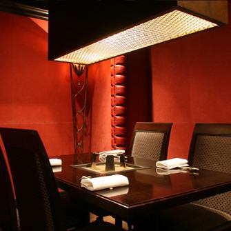 洗練された内装と個室空間で、大切な人との食事や接待にも最適。