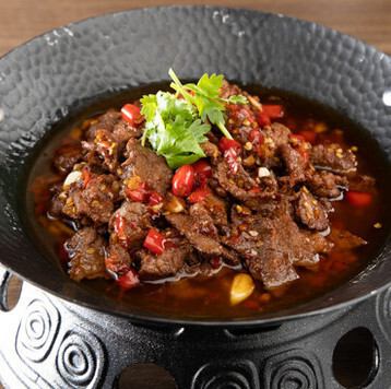 【湖南風】牛肉と赤唐辛子の辛炒め