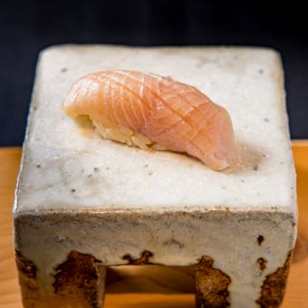 【季節のおまかせコース】11,000円(税込)◆お鮨や季節の逸品をご提供いたします◎