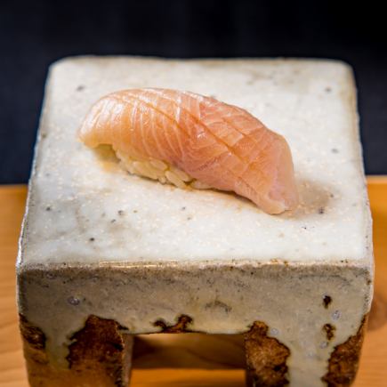 【季節のおまかせコース】11,000円(税込)◆お鮨や季節の逸品をご提供いたします◎