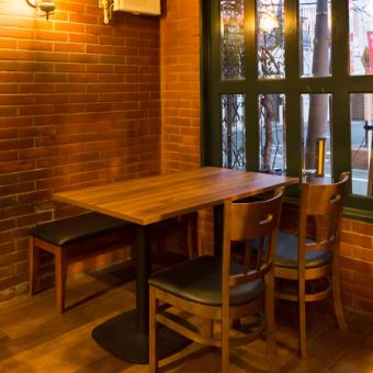 4名掛けテーブルを1席ご用意しております。女子会・宴会に最適なお席となっております。