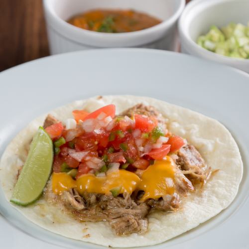 手作りソースと厳選素材で作る本格《自家製タコス》