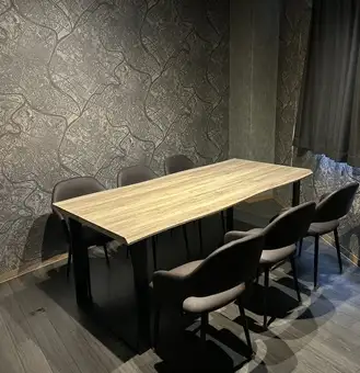 完全個室のテーブル席となります。最大8名様まで着席して頂けます。※お履き物を脱いで頂く必要がございます。