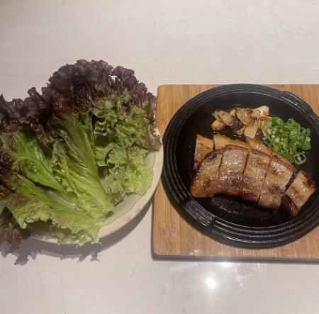 Grilled samgyeopsal with salt