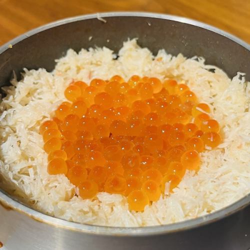 イクラとずわいがにの釜飯
