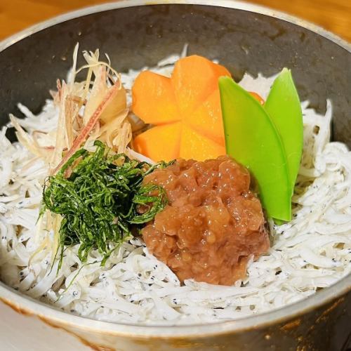 しらすと梅しその釜飯