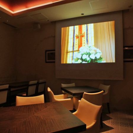 Private type with large screen and sound equipment.Please use for events in the company, marriage second party and reunion.50 seated people 60 standing