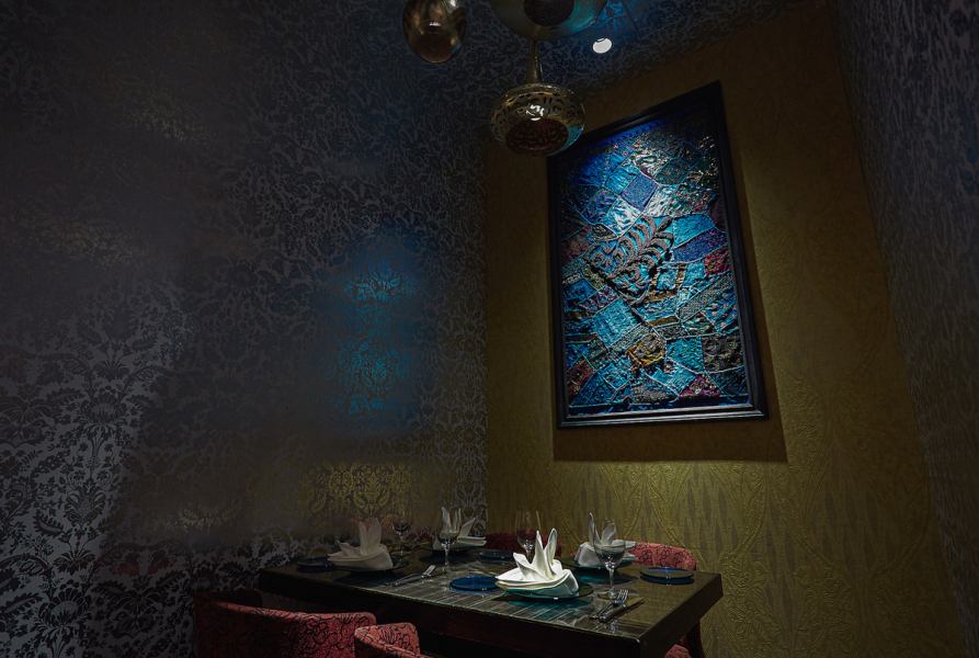 [距離東京站丸之內北口步行3分鐘] 本店靠近車站，交通便利，適合各種場合，從午餐、小型聚會到大型聚會，亦可作為晚間咖啡廳、會議、女生聚會、約會等。在別緻舒適的氛圍中享用美味的食物和飲料。