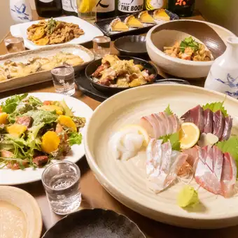 【魚鷹秋季美食套餐】包含五種新鮮魚類拼盤在內的七道菜 + 兩小時暢飲，僅需6000日元