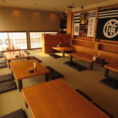 The calm tatami room with the warmth of wood can accommodate a large number of people!The layout can be freely adjusted, so it can be used in a variety of situations depending on the number of people★