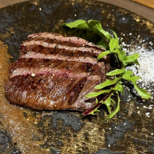 【和牛の贅沢を堪能。厚切りだからこそ味わえる旨み♪】極上厚切り牛タン炭火焼き