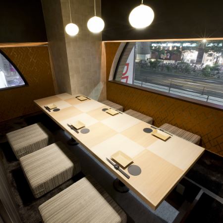 Japanese dining with luxurious mountain seafood, all seats large and small private rooms.We have private rooms of various sizes, which can be used in a variety of situations, from small-group drinking parties, entertainment and dinners, medium-sized banquets, and large groups.