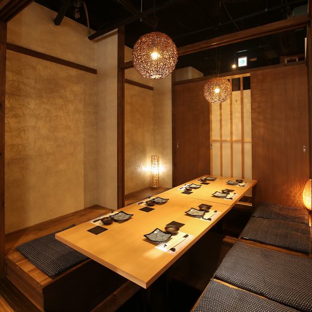 We will guide you to our proud modern Japanese interior ♪ Private room seating available ◎ 2/4/6/8/10/15/20/30/ Banquet reservations available for up to 40~80 people! Private rooms for 2~4 people also available ♪ Entertainment We have private rooms with a calm atmosphere that are easy to use for other occasions.You can relax in a private space without worrying about your surroundings.For drinking parties with friends and family ◎ Easy access near Fukuyama Station ◎