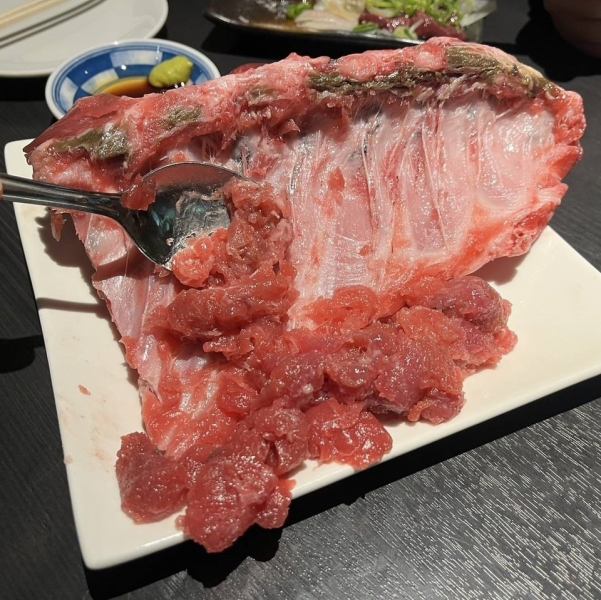 【海鮮メニュー】お皿から溢れ出るほどの迫力あるボリューム感◆まぐろの中落ち1,480円(税込)