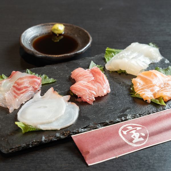 【鮮度に自信あり】季節や仕入れによって異なる3種・4種・5種盛り◆刺身盛り合わせ1,380円(税込)～