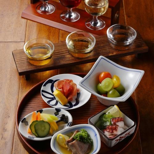Daytime Drinking Set [Set of 3 types of sake and 5 types of snacks 1700 yen (tax included)] [Set of 3 types of wine and 5 types of snacks 1800 yen (tax included)]