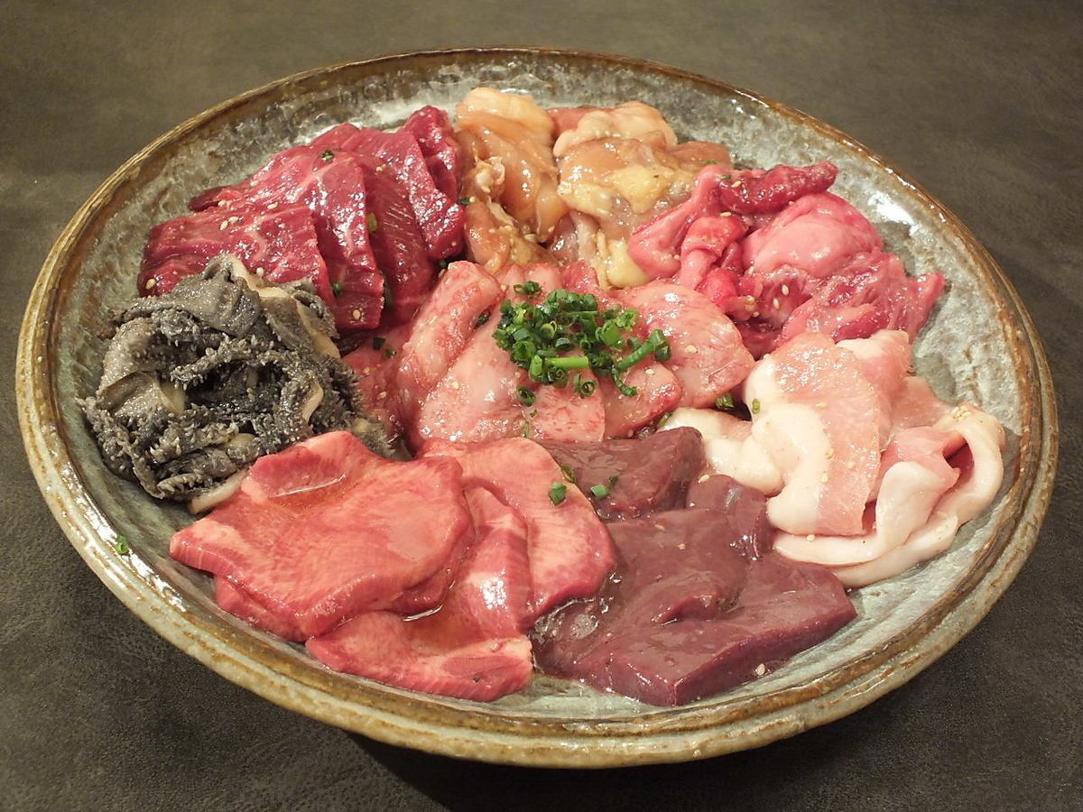 まんぷく盛り8種(3～4人前)女将が厳選した本日のおすすめ！