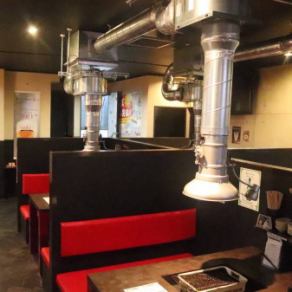 適合與朋友或同事等各種場合使用的桌椅。