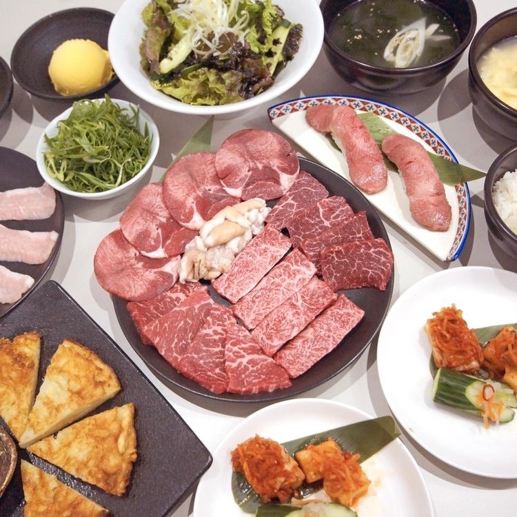 Delivered in a dedicated lane!Enjoy carefully selected high-quality Kuroge Wagyu beef!