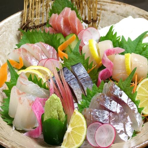 [More than you can imagine !!] Directly from the market !! Assorted gorgeous sashimi