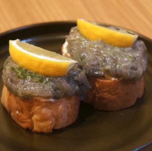 生しらすと生海苔と大葉とリコッタチーズのクロスティーニ