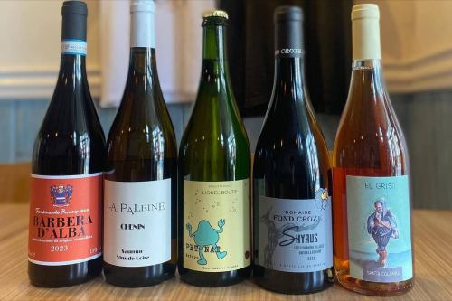 10/28(화)

요 전날 일이 끝난 자정 2시
아무도없는 마츠야에서 밥을 먹으면서 루키스를 읽고 있다면
감동하고 혼자서 울었습니다.
한밤중에 마츠야에서 울면서 쇠고기 덮밥을 먹는 아저씨

안녕하세요.쇼와가 낳은 슬픈 몬스터
친숙한 주방 키이로 아베입니다.

차갑고 추운 추운 계절에 다가오고 있습니다. 오늘 요즘
여러분 컨디션 붕괴되고 있지 않습니까?

아니, 1 년이 빠르다고 말하면서
WOW WAR TONIGHT를 엎드려
오늘도 키로에 스트레스를 넣으러 오세요.

자, 그런 오늘의 추천은
『양배의 컴포트와 캐러멜 크림의 나폴레옹 파이🍐』
🆕

화이트 와인과 홀 향신료로 컴포트 한 서양 배
캐러멜과 커스터드 무슬린에서 모래
위에 무화과 호두 아이스를 얹어 🍨
아트 그레이의 줄레와 함께 농후하지만
아무쪼록 제발 🤤

자, 식욕을 풀어 봅시다.

크릴린이 고한에게 말하는 것처럼

조금 매니아가 너무 많습니다.

그런 이렇게 조금씩 메뉴도 바뀌고 있기 때문에
꼭 들러주세요 🕵️‍♀️

그럼 오늘도 잘 부탁드립니다 😊❗️

#kiiro #kitchenkiiro #키이로 #키친 키이로 #키이로 카와구치 #카와구치 #카와구치 음식 #카와구치 점심 #저녁 #와인 #나튀르 와인 #나튀르 와인을 마실 수 있는 가게 #국산 와인 #프랑스 와인 #이탈리아 와인 #나파 와인 #비스트로 #바루 #이자카야 #크래프트 필 #아카바네 #카와구치 모토고 #하토가야 #스탭 모집 #아르바이트 모집