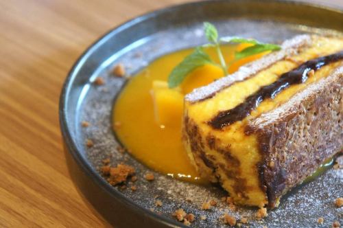 10/23(목)

어릴 때는 소비세의 개념이 없고, 20엔을 쥐고
과자 가게로 향
좋은 막대기와 10 엔 껌을 계산대에 가져 가라.
회계가 21 엔 이었기 때문에 살 수 없습니다.
1개씩 사는 비기를 짜낸 기억이 있습니다.
안녕하세요.주방 키이로 아베입니다.

쉬어 주셔서 감사합니다.

아이의 성장은 순식간이라고 말합니다.
아들도 그동안 뺨을 흘리면서
했는데

최근에는 베이 블레이드를 붕붕 돌리는 날들입니다.

의외로 응집성이 있는 아베
아들과 함께 더 강한 베이를 연구하십시오.
새로운 베이를 사거나 부품을 사거나
취미 베이 블레이드가되어 왔습니다.

이제 '아베 씨 취미는?'이라고 들었을 때

"네, 베이 블레이드를 조금 ..."라고 대답 할 수 있습니다.

만나러 가는 것이 있다면

"나는 비교적 야외 유형이고, 〇 〇 씨와
교제하셨을 때
한가로이 공원에서 베이 블레이드를하거나 함께 산 등반
산 정상에서 베이 블레이드를하고 싶다고 생각합니다.
여름은 바다에서 베이 블레이드도 좋네요."

라고 대답할 수 있습니다.
이것은 인기가 있습니다.

무취미로 곤란한 분은 꼭 트라이 해 봐 주세요 💫

그래서 오늘의 추천은
『국산 버섯 밤과 은행의 소테 포르치니의 프리카세 🍄』
🆕

그날의 구매에 따라 달라지는 국산 버섯들과
제철의 밤과 은행나무를 고소하게 소테
버터의 향기와 포르치니의 향기 가득한
후리캇세를 소스 대신.
마무리에 팔미자노를 쏘쏘

멋진 가을 안주의 완성입니다 🍁

꼭 와인과 함께 구빌리와 흘려 주세요 🤤

그럼 오늘도 여러분의 내점
진심으로 기다리고 있습니다 😊❗️

#kiiro #kitchenkiiro #키이로 카와구치 #카와구치 #카와구치 음식 #카와구치 점심 #저녁식사 #와인 #나튀르 와인 #국산 와인 #프랑스 와인 #나파 와인 #이탈리아 와인 #크래프트 필 #크래프트 진 #비스트로 #바루 #아르바이트 모집 #버섯