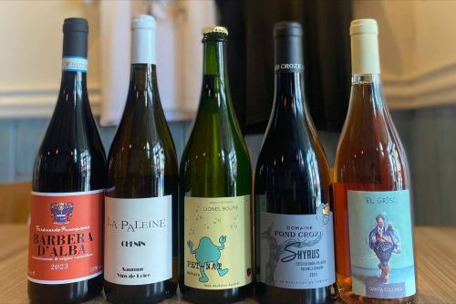 10/23(목)

어릴 때는 소비세의 개념이 없고, 20엔을 쥐고
과자 가게로 향
좋은 막대기와 10 엔 껌을 계산대에 가져 가라.
회계가 21 엔 이었기 때문에 살 수 없습니다.
1개씩 사는 비기를 짜낸 기억이 있습니다.
안녕하세요.주방 키이로 아베입니다.

쉬어 주셔서 감사합니다.

아이의 성장은 순식간이라고 말합니다.
아들도 그동안 뺨을 흘리면서
했는데

최근에는 베이 블레이드를 붕붕 돌리는 날들입니다.

의외로 응집성이 있는 아베
아들과 함께 더 강한 베이를 연구하십시오.
새로운 베이를 사거나 부품을 사거나
취미 베이 블레이드가되어 왔습니다.

이제 '아베 씨 취미는?'이라고 들었을 때

"네, 베이 블레이드를 조금 ..."라고 대답 할 수 있습니다.

만나러 가는 것이 있다면

"나는 비교적 야외 유형이고, 〇 〇 씨와
교제하셨을 때
한가로이 공원에서 베이 블레이드를하거나 함께 산 등반
산 정상에서 베이 블레이드를하고 싶다고 생각합니다.
여름은 바다에서 베이 블레이드도 좋네요."

라고 대답할 수 있습니다.
이것은 인기가 있습니다.

무취미로 곤란한 분은 꼭 트라이 해 봐 주세요 💫

그래서 오늘의 추천은
『국산 버섯 밤과 은행의 소테 포르치니의 프리카세 🍄』
🆕

그날의 구매에 따라 달라지는 국산 버섯들과
제철의 밤과 은행나무를 고소하게 소테
버터의 향기와 포르치니의 향기 가득한
후리캇세를 소스 대신.
마무리에 팔미자노를 쏘쏘

멋진 가을 안주의 완성입니다 🍁

꼭 와인과 함께 구빌리와 흘려 주세요 🤤

그럼 오늘도 여러분의 내점
진심으로 기다리고 있습니다 😊❗️

#kiiro #kitchenkiiro #키이로 카와구치 #카와구치 #카와구치 음식 #카와구치 점심 #저녁식사 #와인 #나튀르 와인 #국산 와인 #프랑스 와인 #나파 와인 #이탈리아 와인 #크래프트 필 #크래프트 진 #비스트로 #바루 #아르바이트 모집 #버섯