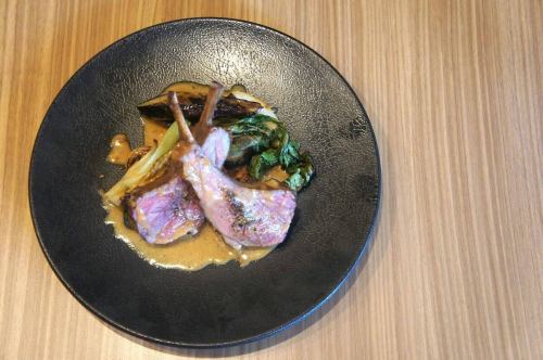 10/17(금)

최근 처음으로 나가노 메이 씨의 이미지를 보았습니다.
나가노 메이 씨는 귀엽다.
메이라는 이름은 토토로 이후입니다.
안녕하세요.주방 키이로 아베입니다.

오랜만에 갱신 실례드립니다.

3 연속 휴일이기 때문에 어려워졌습니다.
어제의 도키미키의 준비로 어떻게든 완성해 왔습니다.
그래서 오늘도 미키 미키입니다.

하루에 가을도 깊어지는 것처럼 보이지 않는 것 같습니다.
요즘은 있지만 가을 메뉴도 속속 출시
하지 않기 때문에
꼭 꼭 들러주세요 🍁

소개가 전혀 따라 잡지 못했지만
최근 출시한 메뉴를 조금씩

『램찹 로스트와 야채 그릴🐑』

오랜만에 고기 메뉴의 릴리스입니다 🆕
여러분도 친숙한 프렌치 럼 랙을 차분히 로스트로.
부드럽고 육즙이 완성된 램찹을
록폴 소스로 부디.

아베 가운데 모두에게 필적하는 부드러움.

꼭 맛보세요 ☺️

미키 미키의 준비에 따라 쫓겨 나서 업데이트 할 수는 없지만
와인도 요리도 수시로 갱신되고 있기 때문에
놓치지 마세요 🕵️‍♀️

3주년 T셔츠도 아직 접수중입니다👕

그럼 오늘도 잘 부탁드립니다 😊❗️

#kiiro #kitchenkiiro #키이로 #키친 키이로 #키이로 카와구치 #카와구치 #카와구치 음식 #카와구치 점심 #저녁식사 #와인 #나튀르 와인 #국산 와인 #프랑스 와인 #이탈리아 와인 #나파 와인 #크래프트 맥주 #크래프트진 #비스트로 #바루 #이자카야 #송년회 #스탭 모집 #아르바이트 모집 #램찹