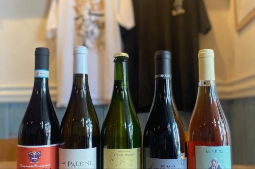 10/17(금)

최근 처음으로 나가노 메이 씨의 이미지를 보았습니다.
나가노 메이 씨는 귀엽다.
메이라는 이름은 토토로 이후입니다.
안녕하세요.주방 키이로 아베입니다.

오랜만에 갱신 실례드립니다.

3 연속 휴일이기 때문에 어려워졌습니다.
어제의 도키미키의 준비로 어떻게든 완성해 왔습니다.
그래서 오늘도 미키 미키입니다.

하루에 가을도 깊어지는 것처럼 보이지 않는 것 같습니다.
요즘은 있지만 가을 메뉴도 속속 출시
하지 않기 때문에
꼭 꼭 들러주세요 🍁

소개가 전혀 따라 잡지 못했지만
최근 출시한 메뉴를 조금씩

『램찹 로스트와 야채 그릴🐑』

오랜만에 고기 메뉴의 릴리스입니다 🆕
여러분도 친숙한 프렌치 럼 랙을 차분히 로스트로.
부드럽고 육즙이 완성된 램찹을
록폴 소스로 부디.

아베 가운데 모두에게 필적하는 부드러움.

꼭 맛보세요 ☺️

미키 미키의 준비에 따라 쫓겨 나서 업데이트 할 수는 없지만
와인도 요리도 수시로 갱신되고 있기 때문에
놓치지 마세요 🕵️‍♀️

3주년 T셔츠도 아직 접수중입니다👕

그럼 오늘도 잘 부탁드립니다 😊❗️

#kiiro #kitchenkiiro #키이로 #키친 키이로 #키이로 카와구치 #카와구치 #카와구치 음식 #카와구치 점심 #저녁식사 #와인 #나튀르 와인 #국산 와인 #프랑스 와인 #이탈리아 와인 #나파 와인 #크래프트 맥주 #크래프트진 #비스트로 #바루 #이자카야 #송년회 #스탭 모집 #아르바이트 모집 #램찹