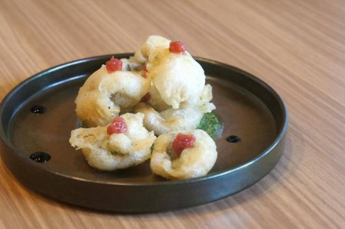 9/15(월)축

안녕하세요.
오늘도 하반신 미키 미키로 보내드립니다.
가와구치의 얇은 왕자 부엌 키이로 아베입니다.

3연휴 마지막 날 여러분 어떻습니까?

오늘은 할아버지 할머니에게 감사드립니다.
가지고 있는 동안

애정 코메코메 사토의 밥과 함께 가고 싶습니다.

오늘은 호박을 사용한 한 접시를 온 메뉴 🆕

『호박의 무스와 무화과의 레드 와인 컴포트🎃』

호박을 계피와 함께 끓여서 뒤집어 라.
생크림과 함께 무스에

신선한 깡패는 레드 와인과 홀 향신료에서
컴포트에

단맛 겸손한 호박 무스에 무화과의 컴포트를 올려
무스 아래에 구운 호두를 넣어라.
고소한 향기와 바삭한 식감이 보이는 숨김

모든 여자를 좋아하는 멋진 전채로 완성되었습니다 🫶

가벼운 빨간색이라도 좋다 👌🍷

시작에 꼭 시험해주세요 😋

그럼 오늘도 잘 부탁드립니다 👵👴🏻❗️

#kiiro #kitchenkiiro #키이로 #키친 키이로 #키이로 가와구치 #카와구치 #카와구치 음식 #카와구치 점심 #저녁 #와인 #나튀르 와인 #나튀르 와인을 마실 수 있는 가게 #프랑스 와인 #국산 와인 #이탈리아 와인 #나파 와인 #비스트로 #바루 #선술집 #전세 #카와구치 모토고 #하토가야 #스탭 모집 #아르바이트 모집 #호박