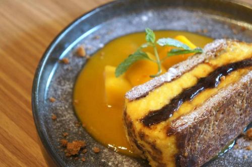 9/15(월)축

안녕하세요.
오늘도 하반신 미키 미키로 보내드립니다.
가와구치의 얇은 왕자 부엌 키이로 아베입니다.

3연휴 마지막 날 여러분 어떻습니까?

오늘은 할아버지 할머니에게 감사드립니다.
가지고 있는 동안

애정 코메코메 사토의 밥과 함께 가고 싶습니다.

오늘은 호박을 사용한 한 접시를 온 메뉴 🆕

『호박의 무스와 무화과의 레드 와인 컴포트🎃』

호박을 계피와 함께 끓여서 뒤집어 라.
생크림과 함께 무스에

신선한 깡패는 레드 와인과 홀 향신료에서
컴포트에

단맛 겸손한 호박 무스에 무화과의 컴포트를 올려
무스 아래에 구운 호두를 넣어라.
고소한 향기와 바삭한 식감이 보이는 숨김

모든 여자를 좋아하는 멋진 전채로 완성되었습니다 🫶

가벼운 빨간색이라도 좋다 👌🍷

시작에 꼭 시험해주세요 😋

그럼 오늘도 잘 부탁드립니다 👵👴🏻❗️

#kiiro #kitchenkiiro #키이로 #키친 키이로 #키이로 가와구치 #카와구치 #카와구치 음식 #카와구치 점심 #저녁 #와인 #나튀르 와인 #나튀르 와인을 마실 수 있는 가게 #프랑스 와인 #국산 와인 #이탈리아 와인 #나파 와인 #비스트로 #바루 #선술집 #전세 #카와구치 모토고 #하토가야 #스탭 모집 #아르바이트 모집 #호박