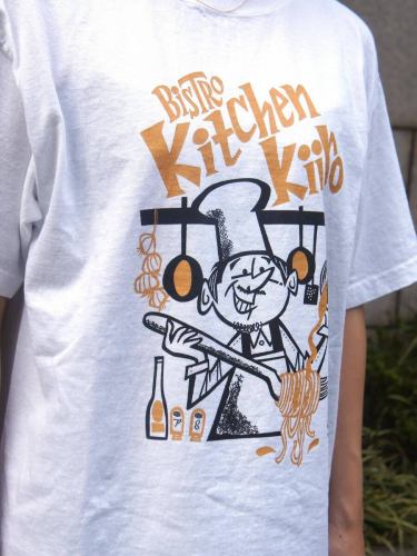 10/9(木)

お風呂掃除をしようとして蛇口からお水を出した時
間違えてシャワーを出してしまってひゃあぁぁ〜！って
なってしまった際
反射的にシャワーを止める私の手のスピードが速くてあまり
お水がかからなかった時
ふぅ〜さすが俺だぜぇと満ち足りた気持ちになるんだなぁ

おはようございます。キッチンキイロ安部です。

この度お陰様で無事に3周年を迎える事が出来ました。
皆様いつもありがとうございます🙇‍♂️

NEWステッカーも絶賛配布中ではございますが
NEW Tシャツのサンプルも届きましたので
2週間の受注生産・販売を本日スタートさせて頂きます🙌

Bee chan man Tee(オリジナルステッカー付)
¥5500(Tax in)

【BODY】
GOOD ON 
100% Cotton / 5.5 oz Jersey

良質なUSAコットンを使用した『10年着れる』
GOOD ONのベーシックTee！
@good_on_official 

size
S/M/L/XL
※写真のモデルは女性身長149㎝・Mサイズを着用

color:white

【Design】
@hirockshow_illustration 
イラストレーターとして、多くの雑誌・書籍・ポスターのイラストを中心に某大手企業のキャラクター製作からTシャツデザインまで幅広く手掛け、活躍されている川口が誇る巨匠HIROCKSHOWさんに手掛けて頂いたkiiro限定デザイン！

【受注期間】
2025年10月9日(木)〜2025年10月26日(日)

【お渡し期間】
11月中頃納品予定
入荷次第お客様に個別にご連絡させて頂きます。
店頭にてお支払いと受け渡しになります。
お支払いは現金・クレジットカード・PayPayのいずれかより
受け渡しの際にお願い致します。

【ご注文方法】
InstagramのDMまたはお電話にて
ご連絡下さいませ。DMの方はお名前・電話番号・希望サイズを
お願い致します。

以上となります。
何かご不明な点がございましたらお気軽にご連絡下さいませ。

約2週間の短い受注期間ではございますが、
ベーちゃんマンTee是非よろしくお願い致します☺️

それでは皆様のご連絡心よりお待ちしております🙌

#kiiro #kitchenkiiro #キイロ #キッチンキイロ #キイロ川口 #川口 #川口グルメ #川口ランチ #ディナー #ワイン #ナチュールワイン #ナチュールワインが飲める店 #フランスワイン #国産ワイン #イタリアワイン #ナパワイン #ビストロ #バル #居酒屋 #貸切 #忘年会 #1人飲み #女子会 #赤羽 #鳩ヶ谷 #川口元郷 #スタッフ募集 #アルバイト募集 #hirockshow #goodon