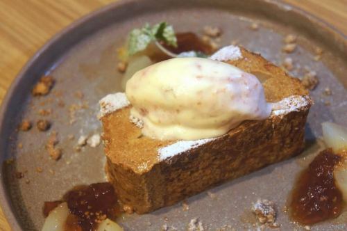 10/28(周二)

有一天，凌晨 2 点下班后
我在空荡荡的松屋餐厅一边吃晚饭一边读《Rookies》。
感动到我一个人泪流满面
半夜在松屋吃牛肉盖饭哭的老人

早上好。昭和时代诞生的悲伤怪物
我是 Kitchen Yellow 的 Abe，一个熟悉的名字。

寒冷的季节正在逐渐临近。
我希望你们都身体健康。

嗯，我知道，一年过去得很快。
一边哼唱着“WOW WAR TONIGHT”
今天就来 Kiiro 缓解您的压力吧。

所以今天的推荐是
“拿破仑派配梨子果盘和焦糖奶油🍐”
没错🆕

梨子蜜饯配白葡萄酒和香料
焦糖蛋奶慕斯三明治
上面放着无花果和核桃冰淇淋🍨
富含伯爵茶果冻。
清爽享受🤤

让我们释放你的胃口

就像克林对悟饭说的那样

有点太疯狂了

所以菜单正在一点一点地改变。
请顺便来🕵️‍♀️

感谢您今天持续的支持😊❗️

#kiiro #kitchenkiiro #kiiro #KitchenKiiro #KiiroKawaguchi #KawaguchiGourmet #KawaguchiLunch #Dinner #Wine #NaturalWine #NaturalWineRestaurant #DomesticWine #FrenchWine #ItalianWine #NapaWine #Bistro #Bar #Izakaya #CraftPeel #CraftGin #PrivateReservation #YearEndParty #DrinkingSolo #GirlsNightOut #Akabane #KawaguchiMotogo #Hatogaya #StaffRecruitment #Part-timeWorkHunting