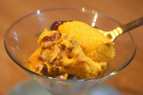 10月23日（星期四）

我小时候没有消费税的概念，手里拿着的都是20日元。
去糖果店
把美味棒和10日元口香糖带到收银台
因为账单是21日元，所以我买不到。
我记得我想出了一个秘密技巧，那就是一次买一个。
早上好。我是 Kitchen Yellow 的 Abe。

感谢您抽出时间。

他们说孩子长得太快了
直到最近，我的儿子还在流口水和大笑。
尽管我

最近，我一直在玩旋转战斗陀螺。

安倍出人意料地挑剔
我和儿子一起研究了更强大的 Bey。
我买了一个新的舱室和一些零件。
战斗陀螺已经成为了我的爱好。

现在当有人问我，“阿部先生，你的爱好是什么？”

我回答道：“是的，有点像陀螺战士……”

如果你必须去约会

“我是一个非常喜欢户外活动的人，并且和先生/女士一起。
当我们见面时，
我们在公园里玩陀螺游戏，一起去爬山。
我很想在山顶上玩陀螺战斗陀螺。
夏天的时候，在沙滩上玩陀螺战斗陀螺也是很有趣的。“

你可以回答“是的”。
这绝对会让你受欢迎。

如果你在爱好上遇到困难，请尝试一下💫

所以今天的推荐是
“炒国产蘑菇、栗子和银杏，配牛肝菌炖汤🍄”
没错🆕

根据当天库存变化的国产蘑菇
香炒时令栗子和银杏
浓郁的黄油和牛肝菌香气
使用炖肉代替酱汁。
最后撒上一些帕尔马干酪。

一份美味的秋季小吃做好了！

请用一杯酒把它喝下去。

感谢您今天的来访。
我们期待见到你😊❗️

#kiiro #kitchenkiiro #Kiiro Kawaguchi #Kawaguchi #Kawaguchi Gourmet #Kawaguchi Lunch #Dinner #Wine #Natural Wine #Domestic Wine #French Wine #Napa Wine #Italian Wine #Craft Peel #Craft Gin #Bistro #Bar #Izakaya #Year-End Party #Private Party #Drinking Alone #Girls' Night Out #Akabane #Kawaguchi Motogo #Hatogaya #Recruiting Staff #Party Jobs #Mushrooms